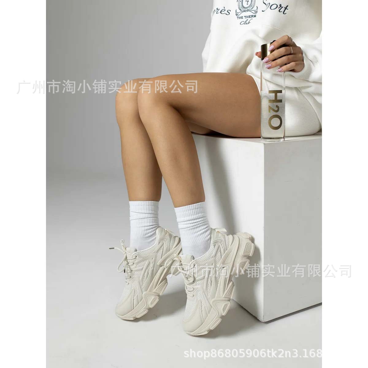 运动鞋